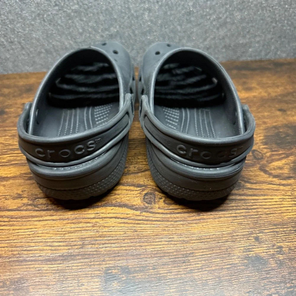Crocs Classic Clogs Kids Size J2 Black Slip On Water Shoes Sandals Comfort